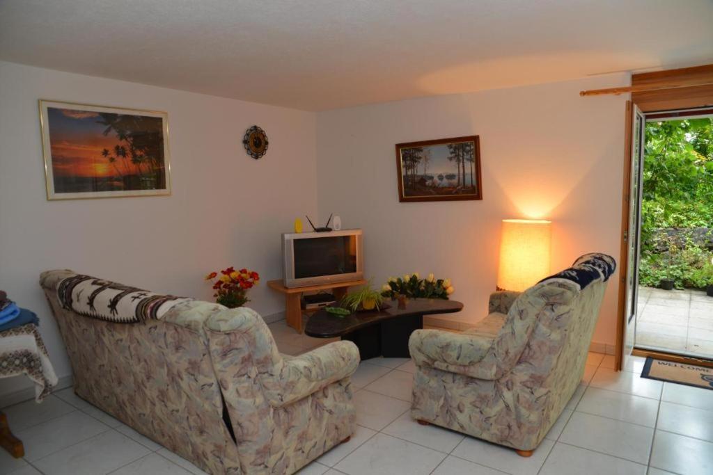 Bed And Breakfast - Die Aelplersuit Fuer Backpackers Im Berghuesli Linthal エクステリア 写真