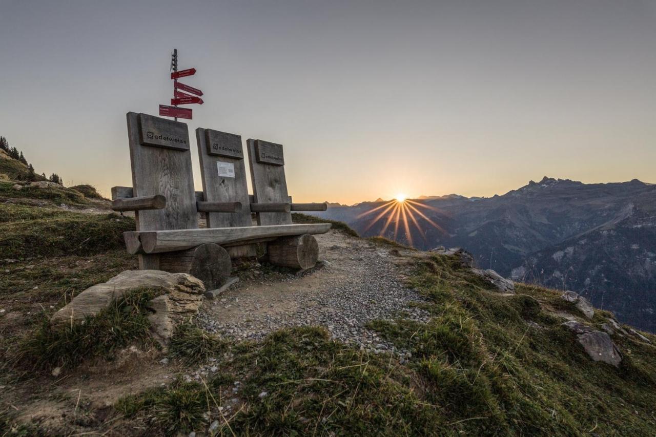 Bed And Breakfast - Die Aelplersuit Fuer Backpackers - Rucksacktouristen Im Berghuesli Linthal エクステリア 写真