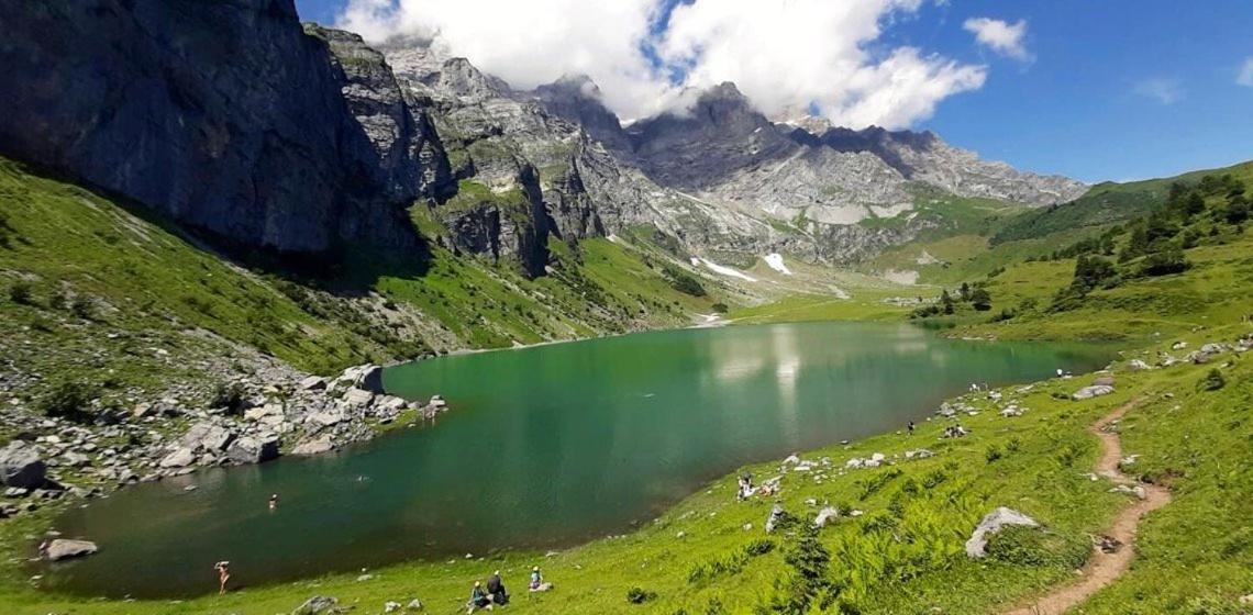 Bed And Breakfast - Die Aelplersuit Fuer Backpackers - Rucksacktouristen Im Berghuesli Linthal エクステリア 写真
