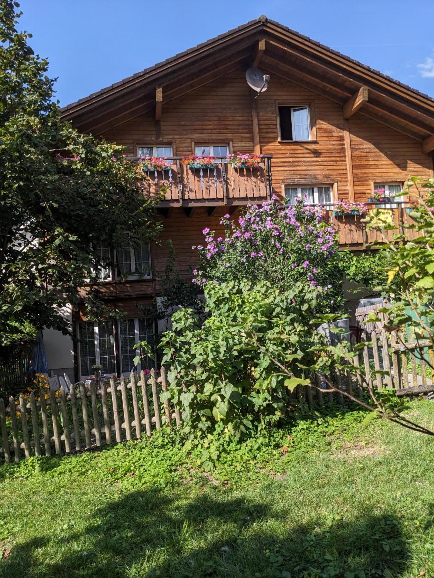 Bed And Breakfast - Die Aelplersuit Fuer Backpackers Im Berghuesli Linthal エクステリア 写真