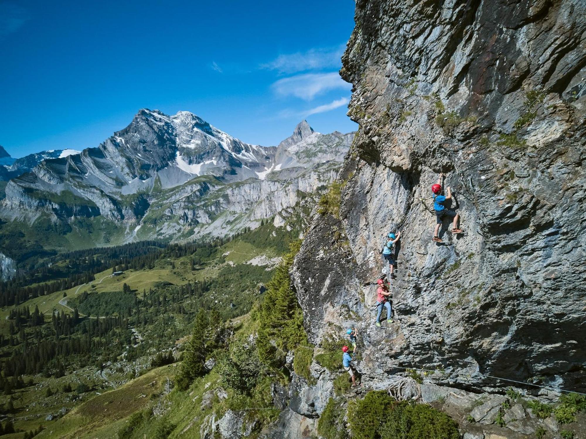 Bed And Breakfast - Die Aelplersuit Fuer Backpackers - Rucksacktouristen Im Berghuesli Linthal エクステリア 写真