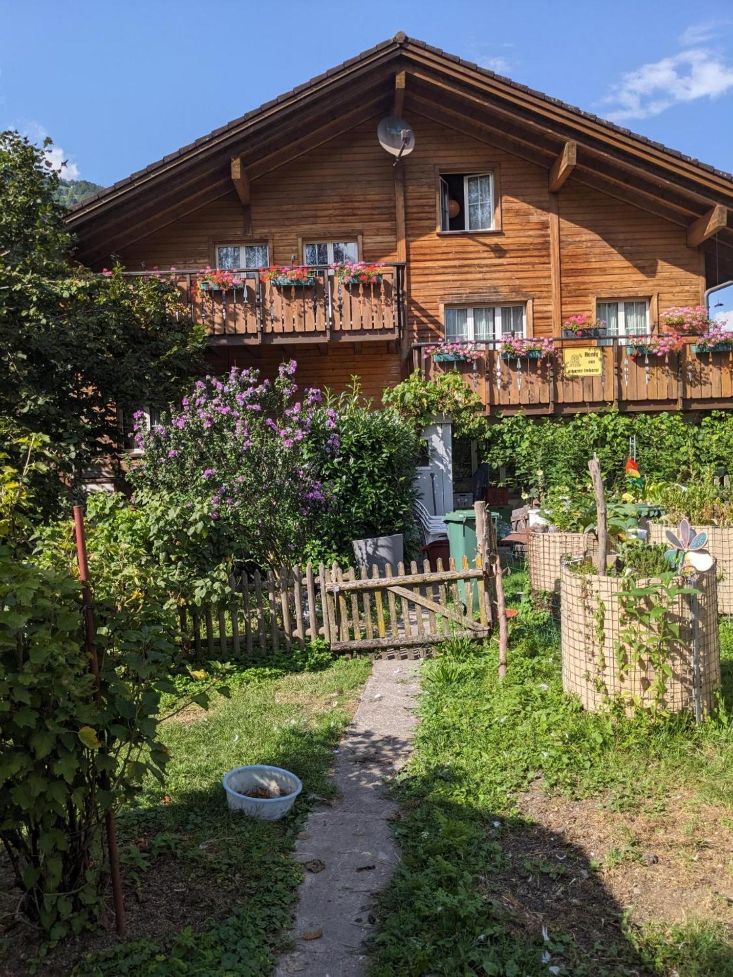 Bed And Breakfast - Die Aelplersuit Fuer Backpackers Im Berghuesli Linthal エクステリア 写真